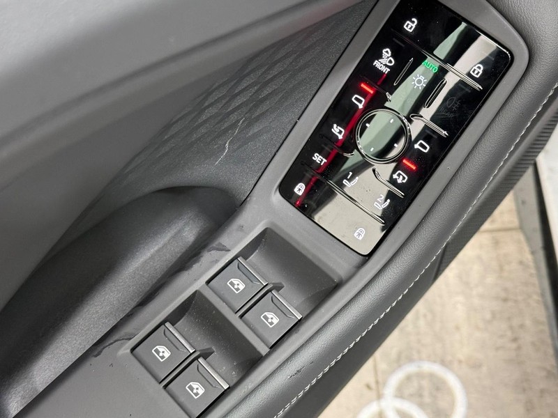 Audi A6 Sedan Vehicle Image 14