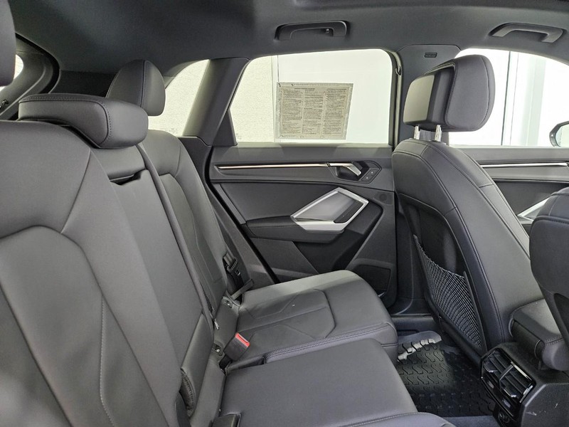 Audi Q3 Vehicle Image 8