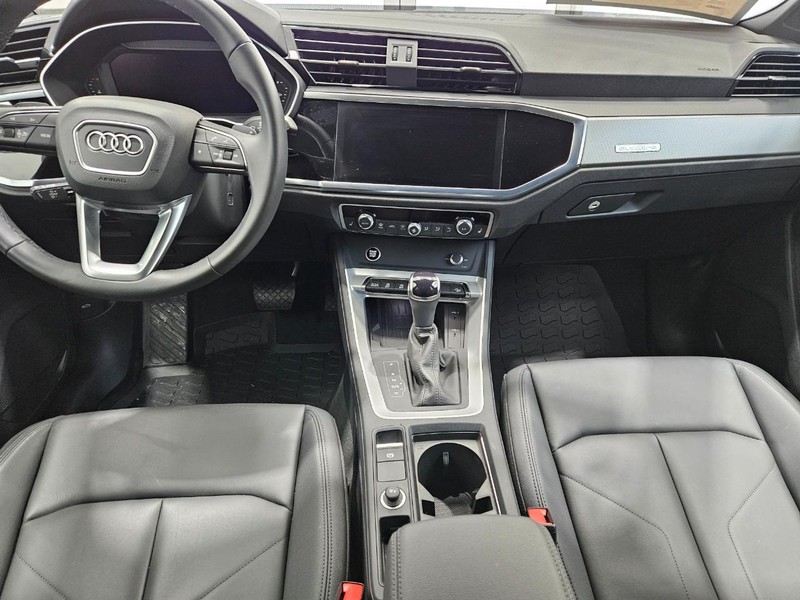 Audi Q3 Vehicle Image 9