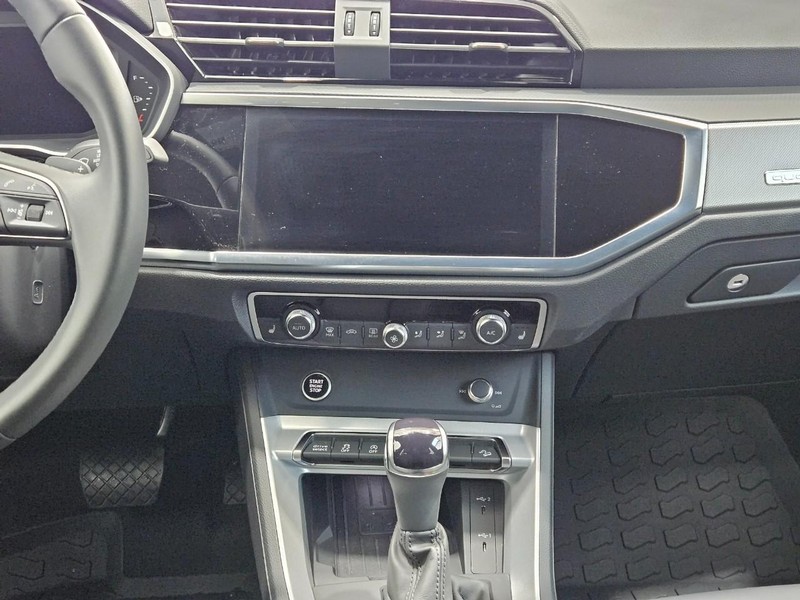 Audi Q3 Vehicle Image 10