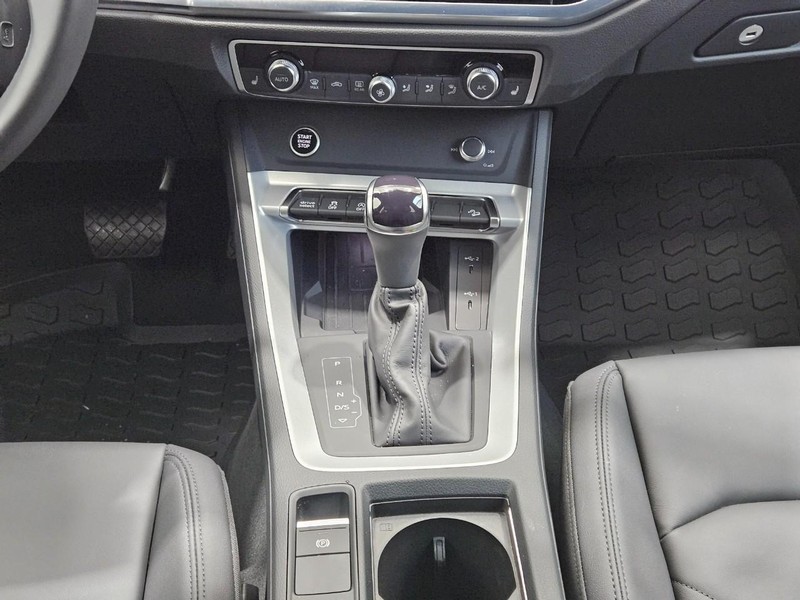 Audi Q3 Vehicle Image 11