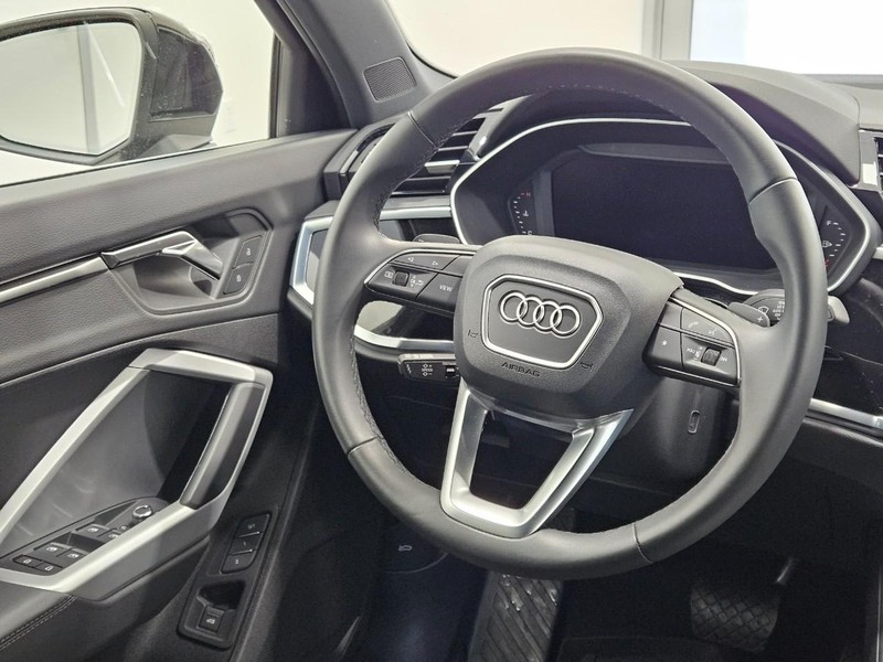 Audi Q3 Vehicle Image 12