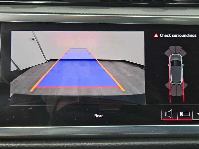 Audi Q3 Vehicle Image 17