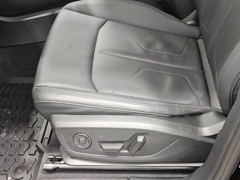 Audi Q3 Vehicle Image 20