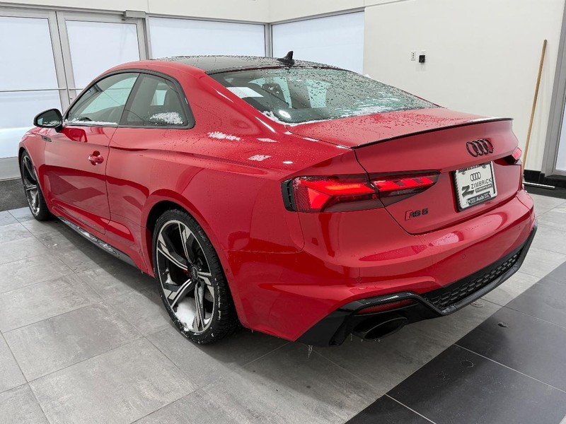 Audi RS 5 Coupe Vehicle Full-screen Gallery Image 04