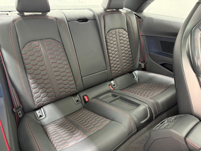 Audi RS 5 Coupe Vehicle Full-screen Gallery Image 08