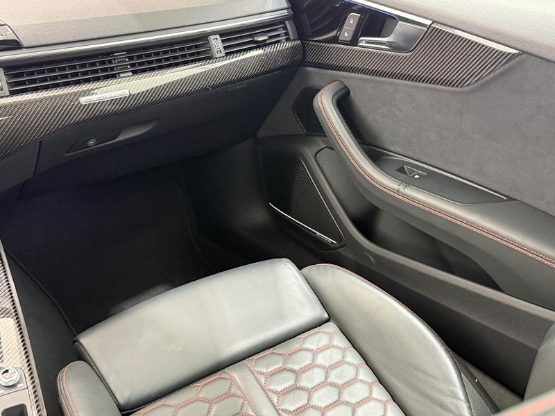 Audi RS 5 Coupe Vehicle Full-screen Gallery Image 12