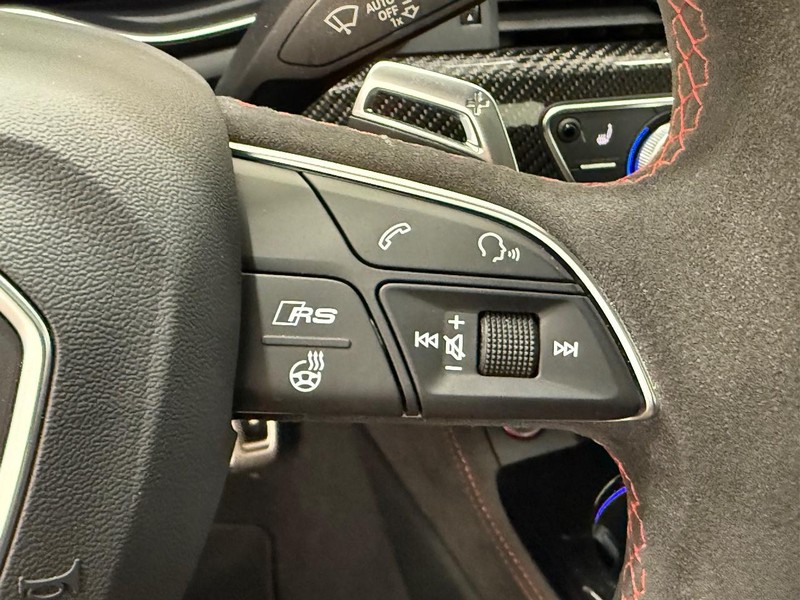 Audi RS 5 Coupe Vehicle Full-screen Gallery Image 15