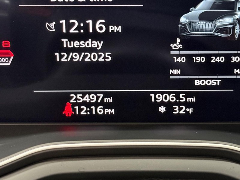 Audi RS 5 Coupe Vehicle Full-screen Gallery Image 16