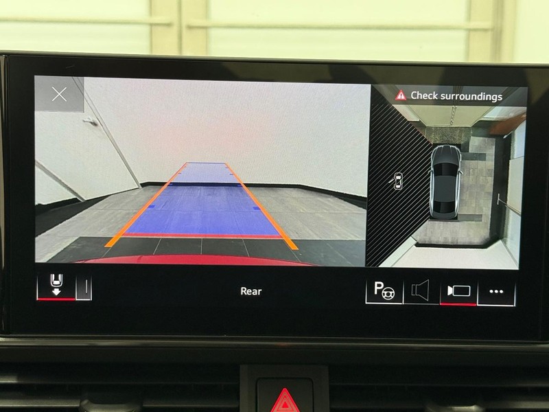 Audi RS 5 Coupe Vehicle Full-screen Gallery Image 18