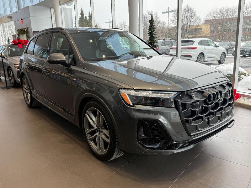 Audi Q7 Vehicle Image 2