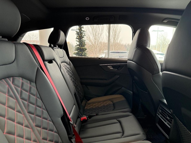 Audi Q7 Vehicle Image 6