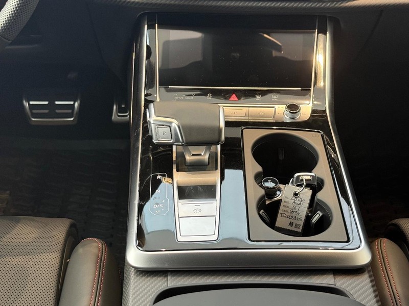 Audi Q7 Vehicle Image 9