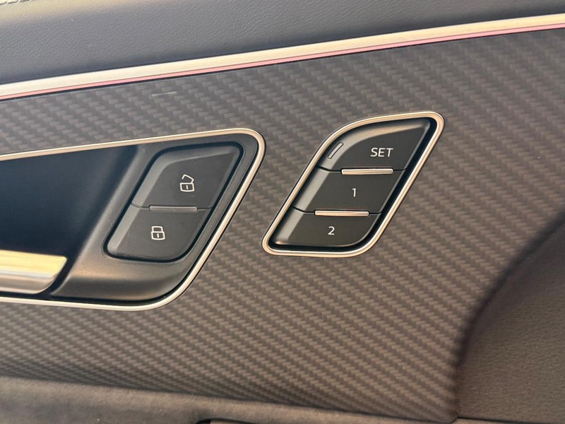 Audi Q7 Vehicle Image 12