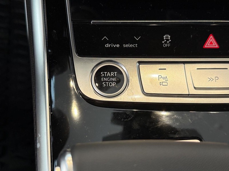 Audi Q7 Vehicle Image 15