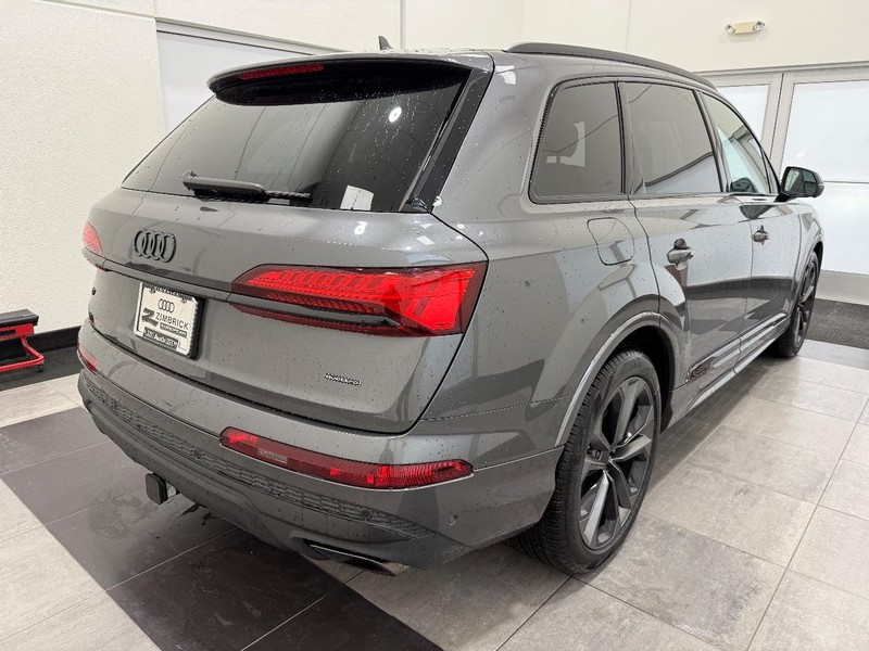Audi Q7 Vehicle Image 2