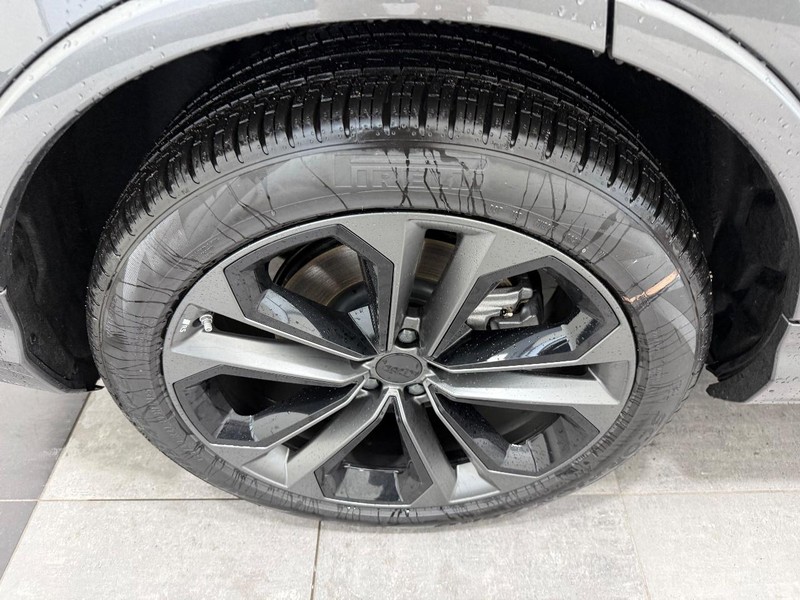 Audi Q7 Vehicle Image 3