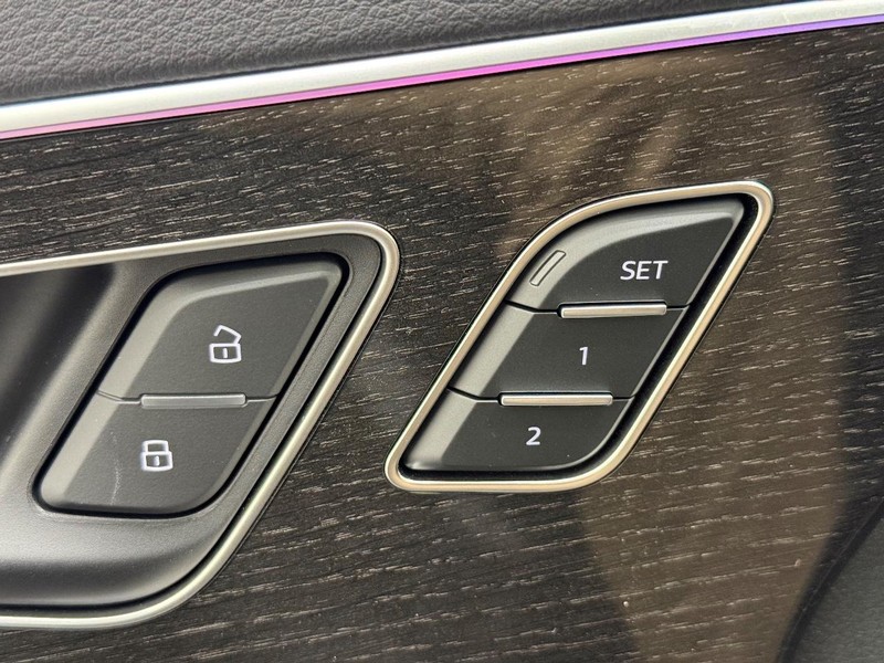 Audi Q7 Vehicle Image 9