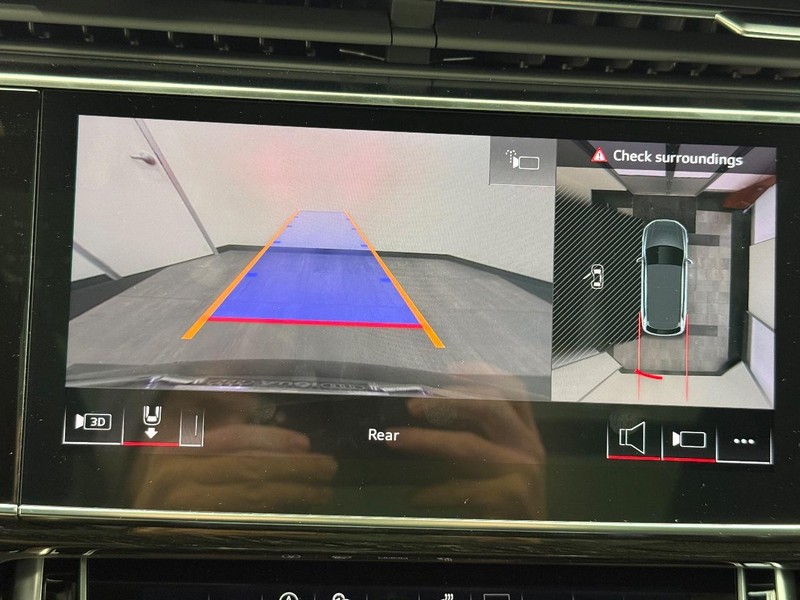 Audi Q7 Vehicle Image 12