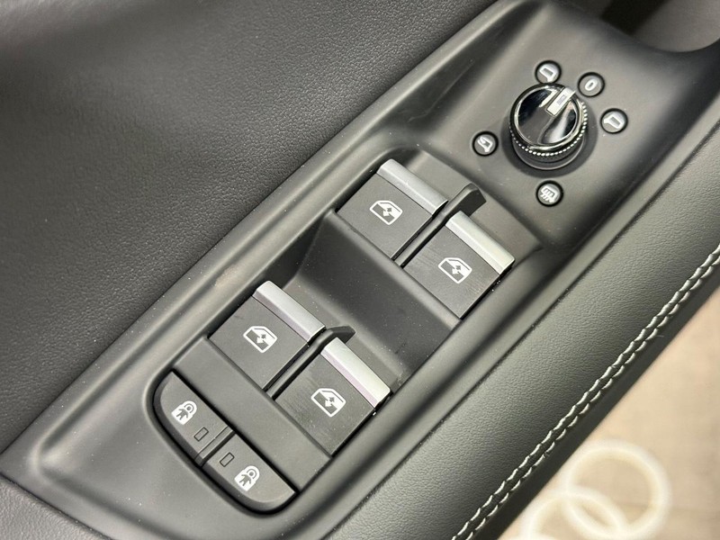 Audi Q7 Vehicle Image 14