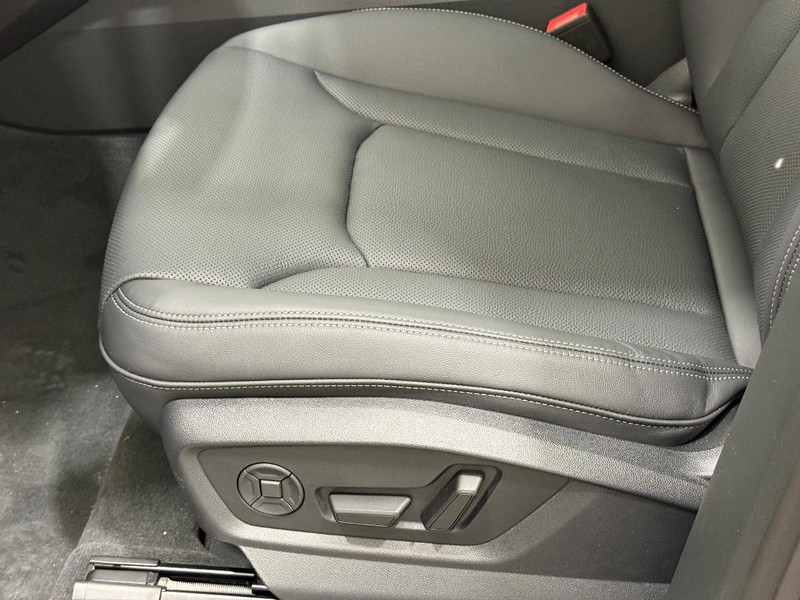 Audi Q7 Vehicle Image 15