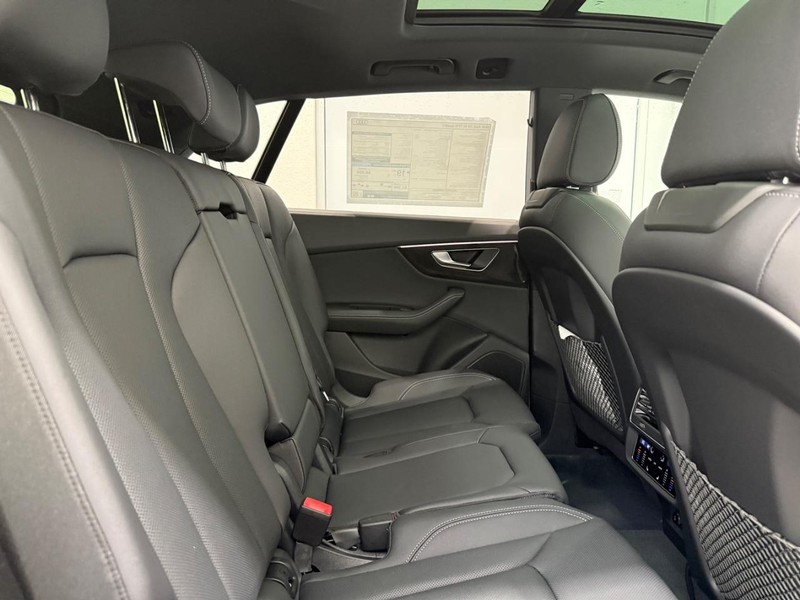 Audi Q8 Vehicle Image 4