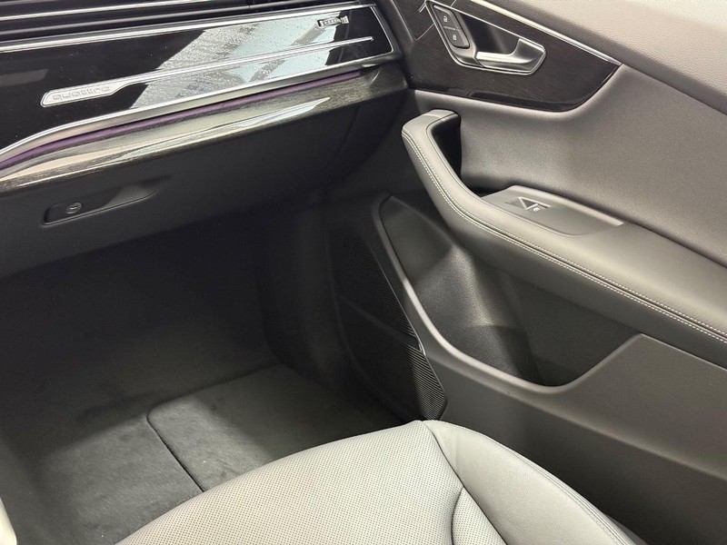 Audi Q8 Vehicle Image 9