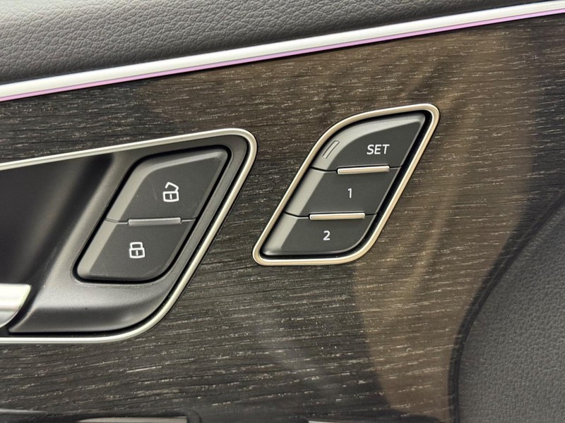 Audi Q8 Vehicle Image 10