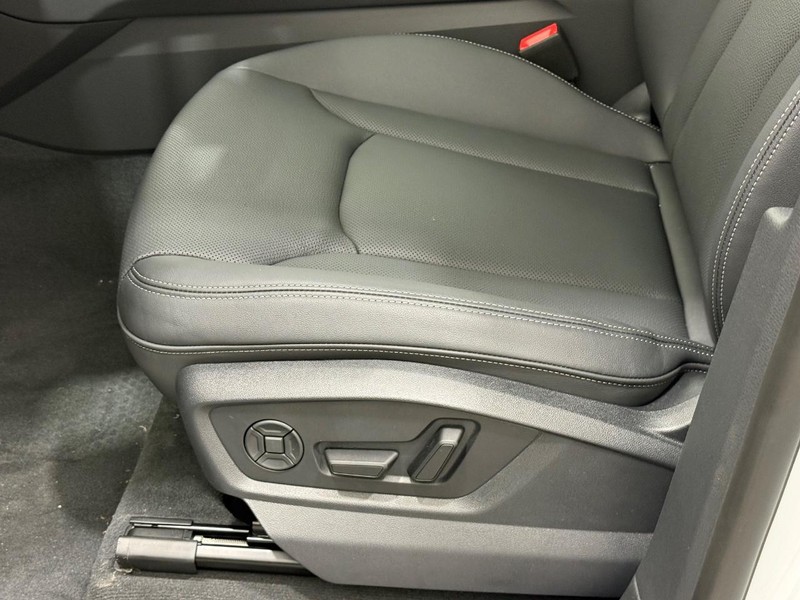 Audi Q8 Vehicle Image 16