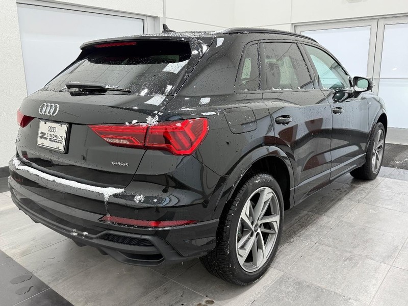 Audi Q3 Vehicle Image 2