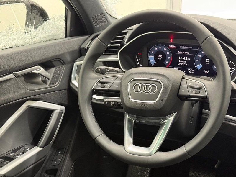 Audi Q3 Vehicle Image 9