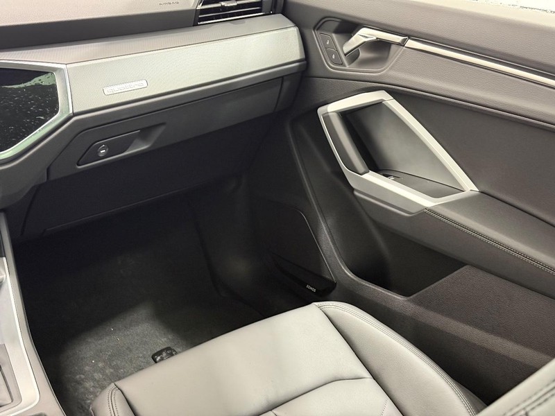 Audi Q3 Vehicle Image 10