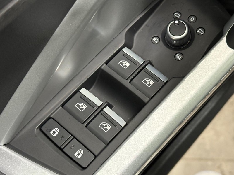 Audi Q3 Vehicle Image 17