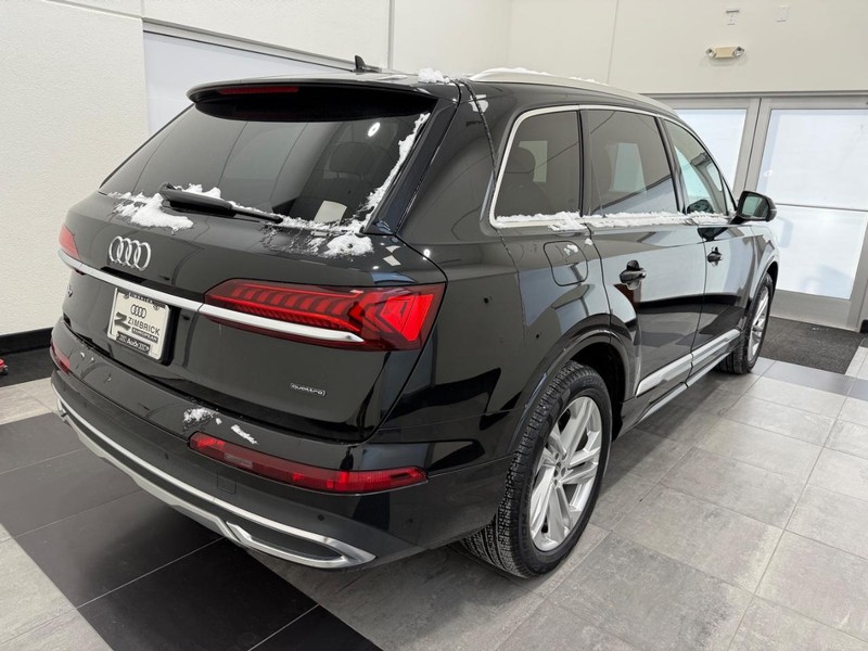Audi Q7 Vehicle Full-screen Gallery Image 02