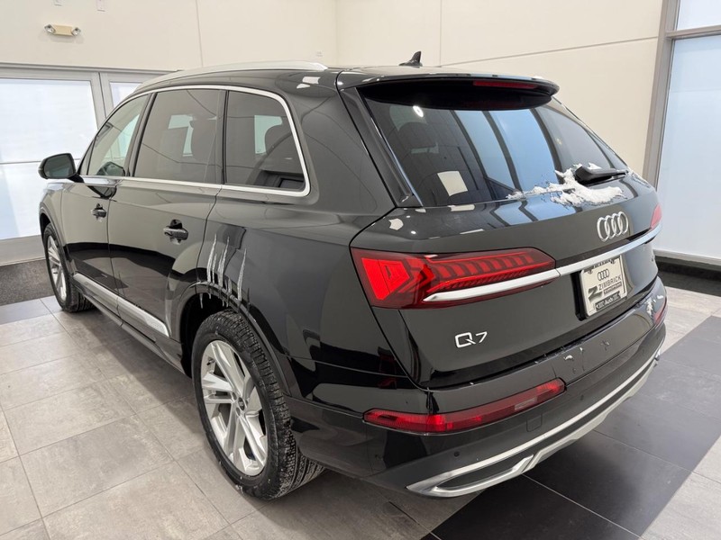 Audi Q7 Vehicle Full-screen Gallery Image 04