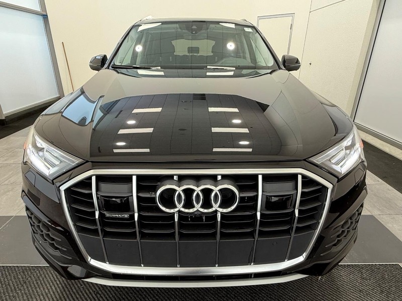 Audi Q7 Vehicle Full-screen Gallery Image 07