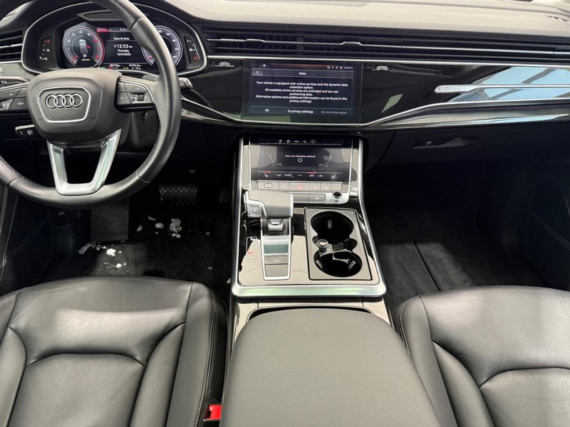 Audi Q7 Vehicle Full-screen Gallery Image 09