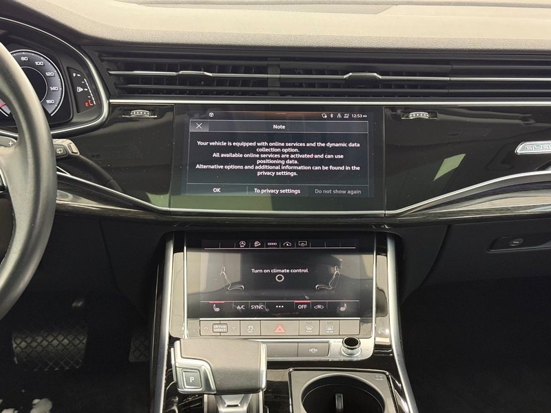 Audi Q7 Vehicle Full-screen Gallery Image 10