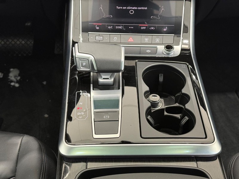 Audi Q7 Vehicle Full-screen Gallery Image 11