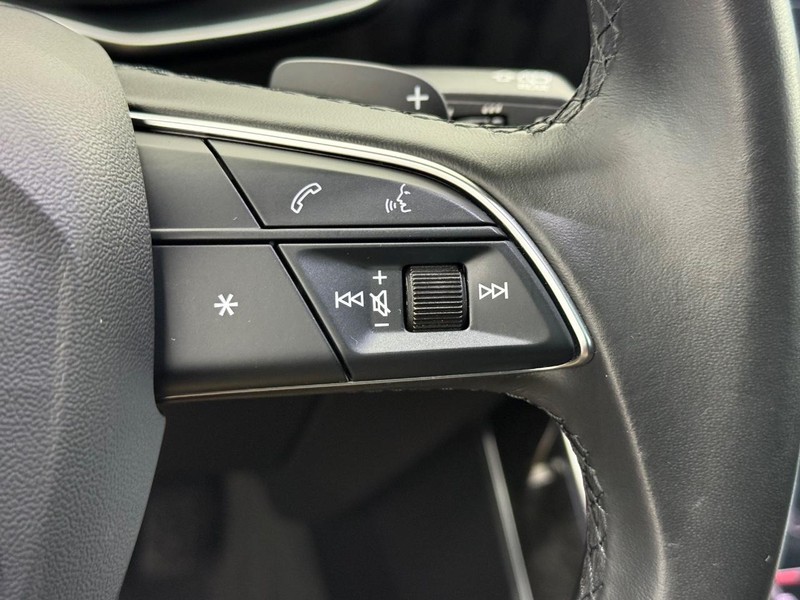 Audi Q7 Vehicle Full-screen Gallery Image 16