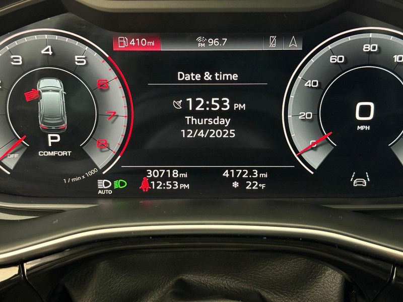 Audi Q7 Vehicle Full-screen Gallery Image 17