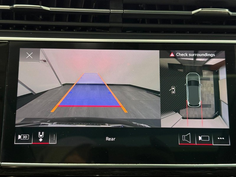 Audi Q7 Vehicle Full-screen Gallery Image 18