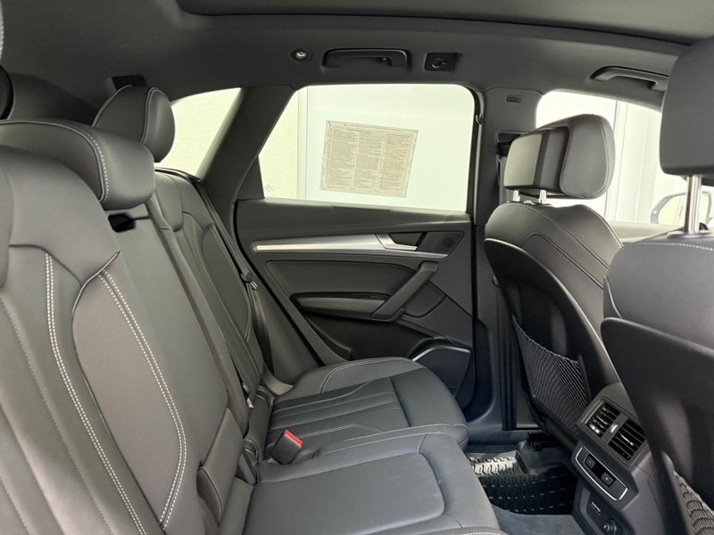 Audi Q5 Vehicle Image 4