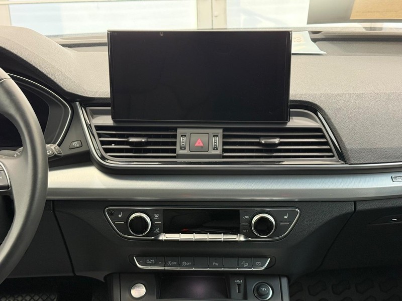 Audi Q5 Vehicle Image 6