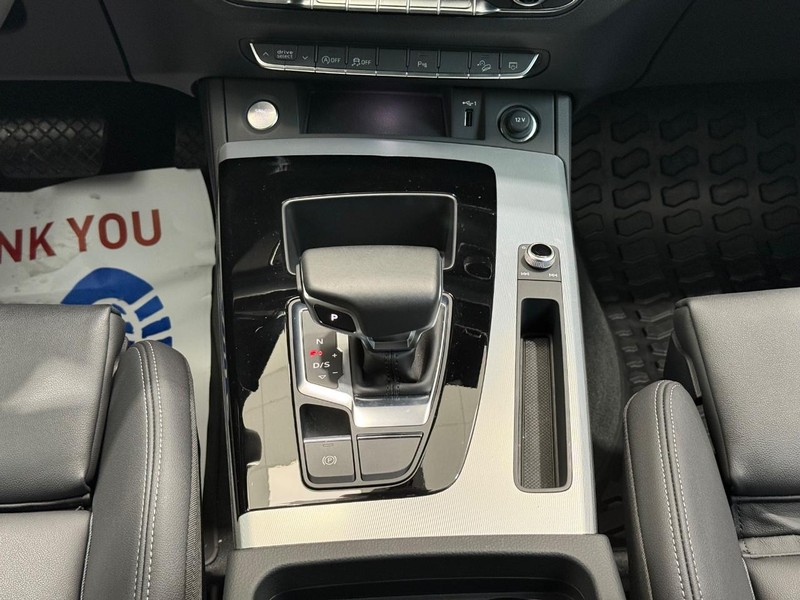 Audi Q5 Vehicle Image 7