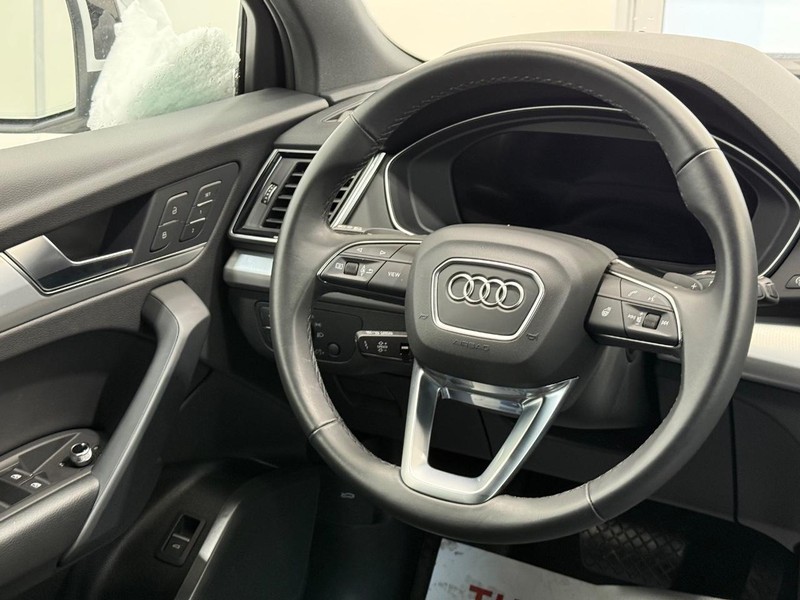Audi Q5 Vehicle Image 8
