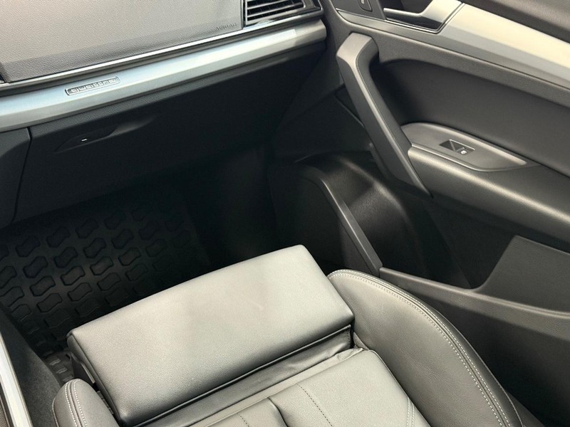 Audi Q5 Vehicle Image 9