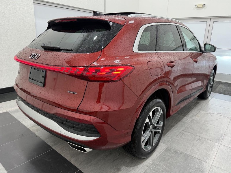 Audi Q5 Vehicle Image 2