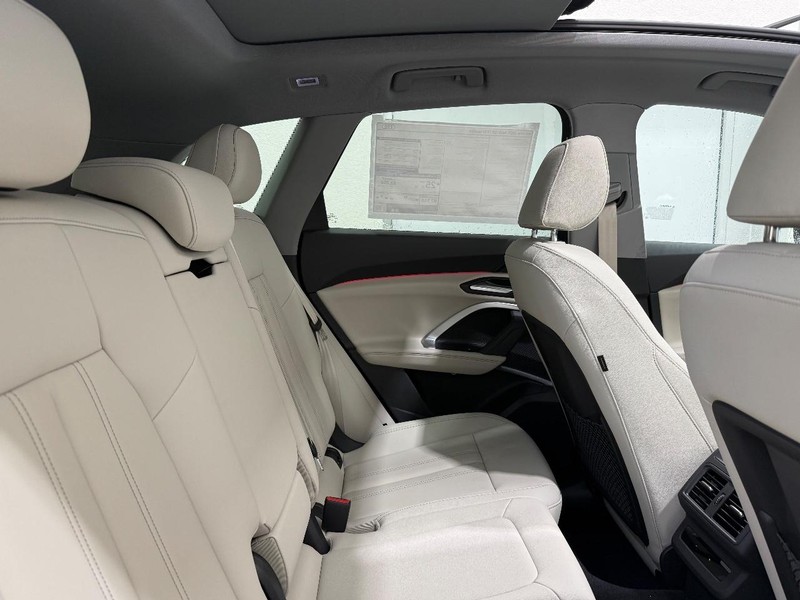 Audi Q5 Vehicle Image 4