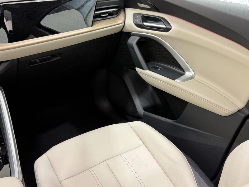 Audi Q5 Vehicle Image 8